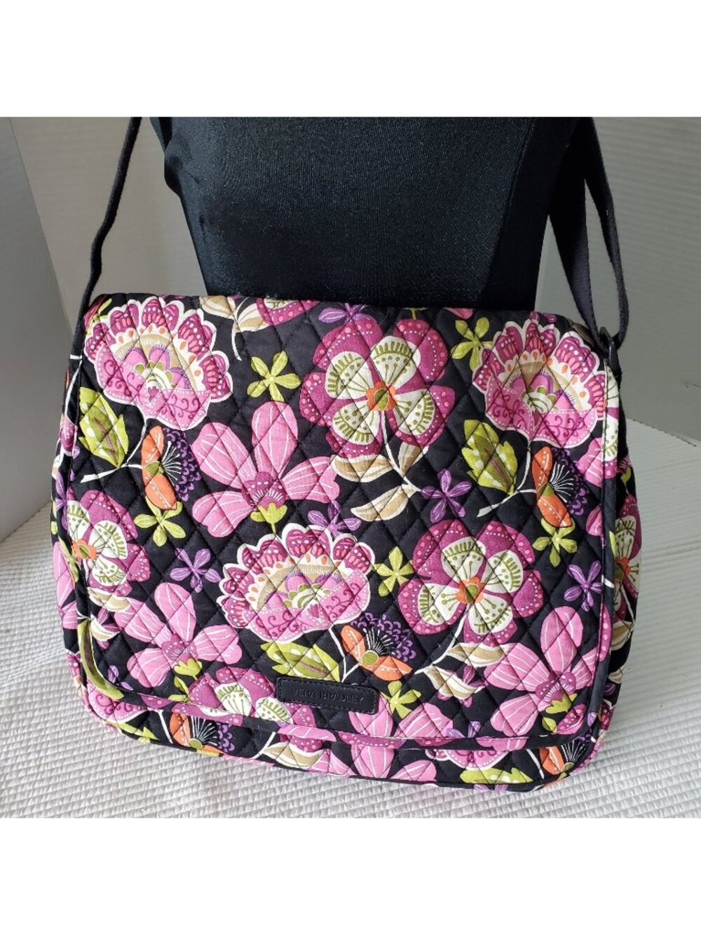 Vera Bradley Pirouette Pink Floral Messenger Bag Purse 13.5x10 Quilted Retired